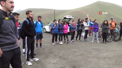 Dağcılar Milli Mücadele için Palandöken’e tırmandı