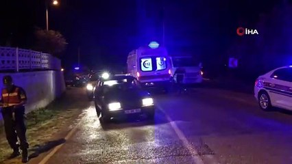 Otomobiller kafa kafaya çarpıştı: 2 yaralı