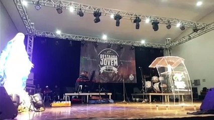 Frio não espanta fiéis que participam do 'Restaura Jovem'