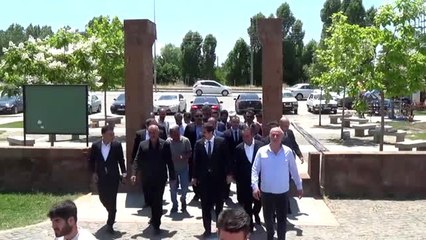 "Tüm gençlerin Ahlat'ı görmesi gerekir"
