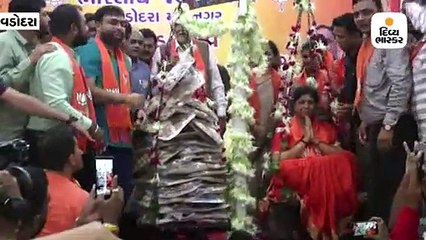 મંત્રી રૂપાલા અને સાંસદ રંજનબહેન ભટ્ટની સૂકામેવાથી તુલા કરાઈ