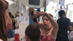 Festival Tombées de la Nuit à Rennes. Les enfants coupent les cheveux des adultes…
