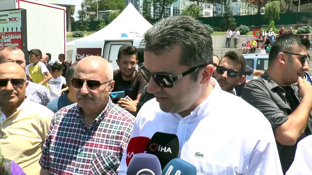 Erzurum’da Cağ kebabı ve Baş bar rekor denemesi...919 kilogram Cağ kebabı vinçle tezgaha konuldu