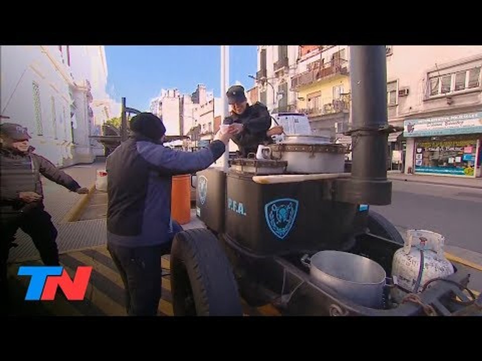 Por las bajas temperaturas la PFA reparte mate cocido y alfajores