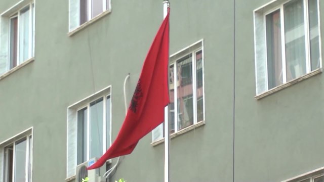 U LARGUAN NGA VETTINGU, POR PROKURORË E GJYQTARË USHTROJNË AVOKATINË