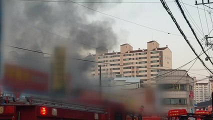 청주시 마트에서 불...에어컨 실외기 화재 추정 / YTN