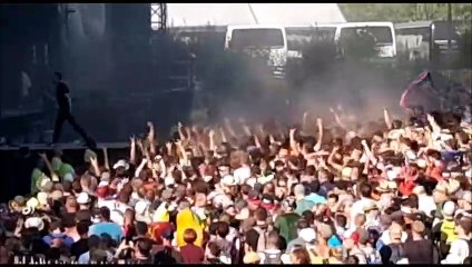 Circle pit aux Eurockéennes avec le groupe Mass Hysteria
