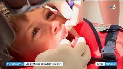 Santé : des dentistes sensibilisent des patients à bord d'un catamaran
