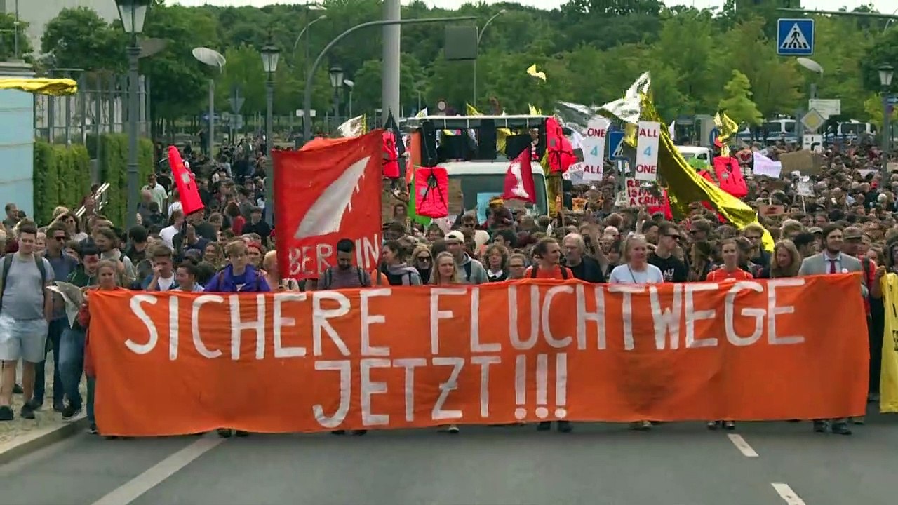 'Seebrücke'-Demo in Berlin: Rackete 'ist eine Heldin“