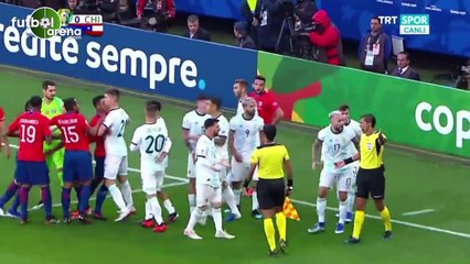 Medel ve Messi kırmızı kart gördü