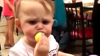 Les plus droles reactions de bebes goutant du citron pour la premiere fois