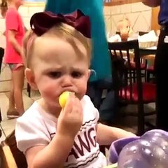 Les plus droles reactions de bebes goutant du citron pour la premiere fois