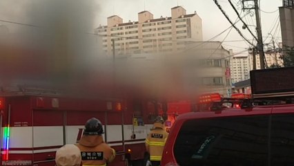 폭염에 에어컨 실외기 과열돼 화재 / YTN