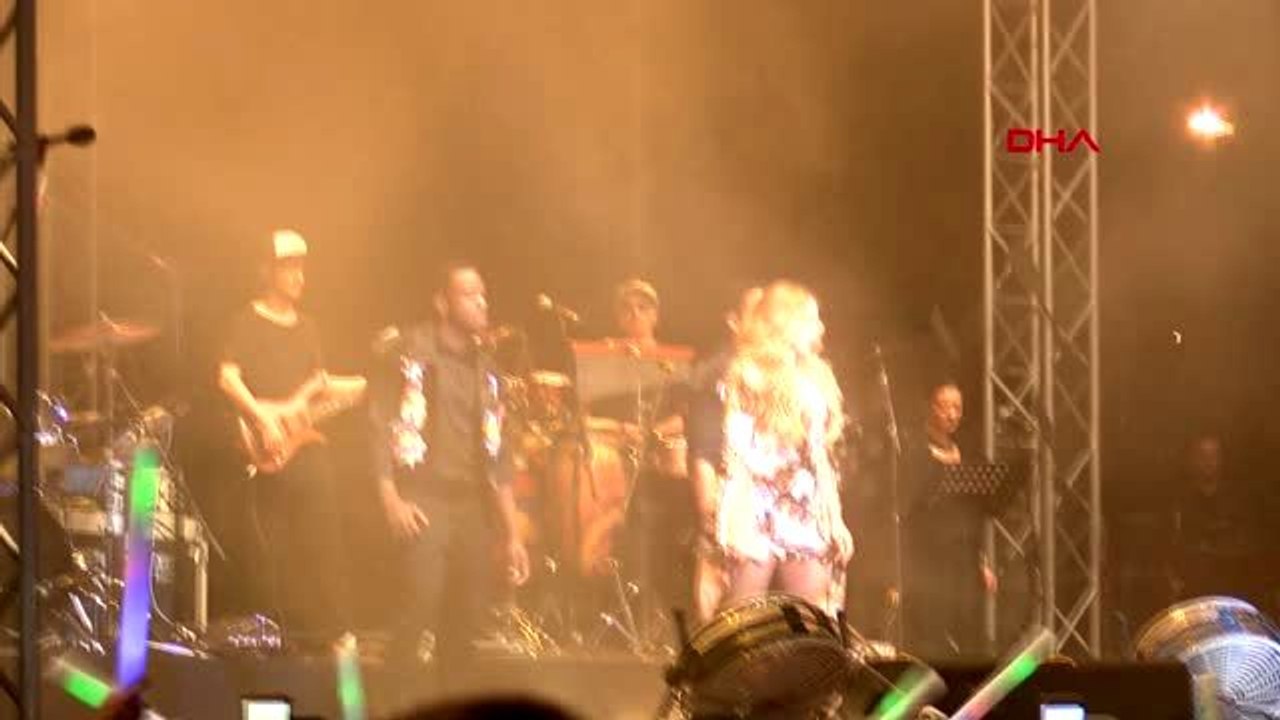 ZONGULDAK Ereğli'de Hadise ve Murat Boz coşkusu