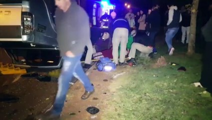 Caminhonete capota em grave colisão no Bairro Santa Cruz