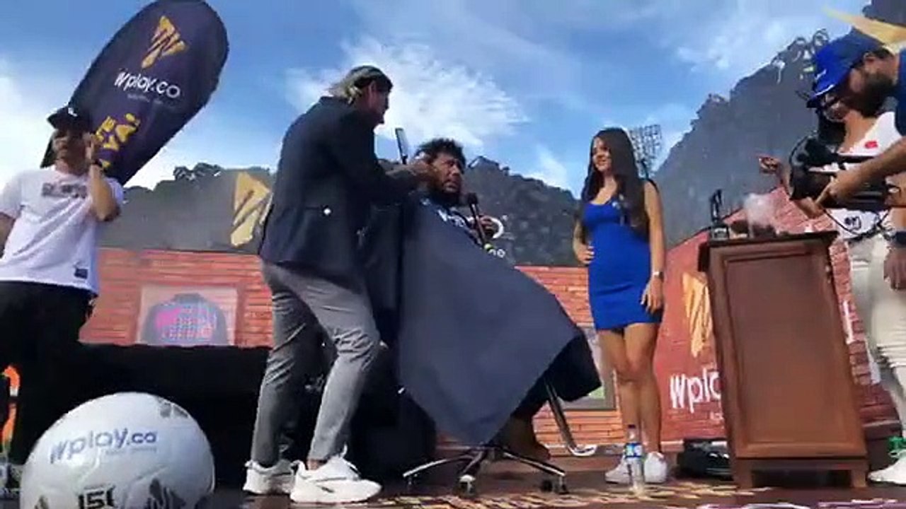 HIGUITA SE CORTA EL PELO - COPA DE AMERICA