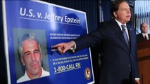 El magnate Jeffrey Epstein, acusado formalmente de tráfico sexual de menores y conspiración