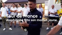 Tour de France : Julian Alaphilippe fête son maillot jaune avec son équipe