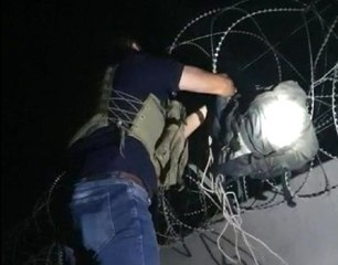 Suriye'den Türkiye'ye atılan 15 kilo patlayıcı sınır tellerine takıldı