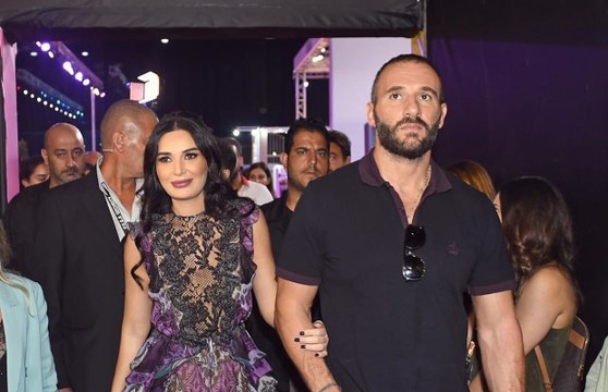 شاهدوا هدية زوج سيرين عبد النور لها في عيد زواجهما وردة فعلها