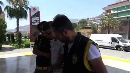 Balkondan kaçmaya çalışan hırsız düşerek ayağını kırdı