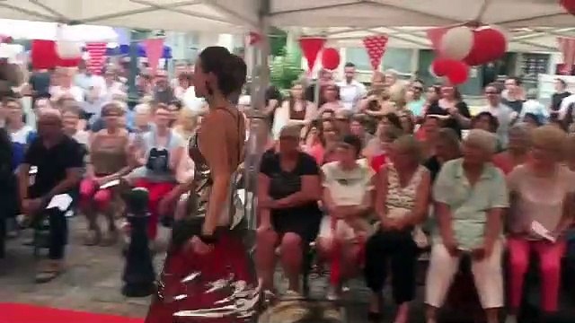 Des mannequins défilent en mode vintage à Lons-le-Saunier