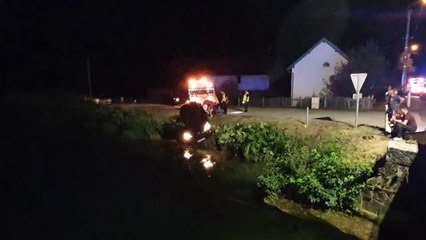 Parcey: une voiture termine sa course dans le canal