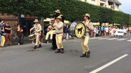 La parade des nations de la 24e édition des Folklores du Monde