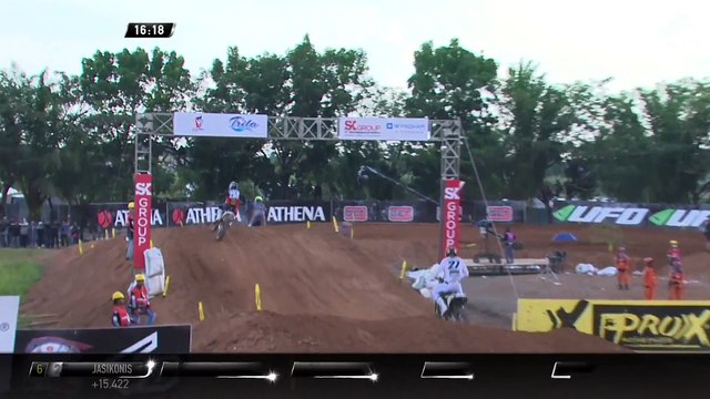 Glenn Coldenhoff passes Gautier Paulin - MXGP Race 1 - MXGP of Indonesia 2019