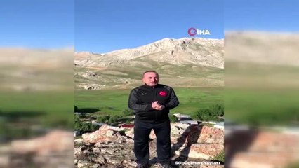 Bakan Çavuşoğlu memleketi Söbüçimen'i tanıttı, yayladaki kuzuları sevdi