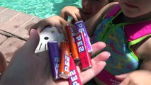 Hello Kitty - Diversão na piscina e Brinquedos com Sophia, Isabella e Alice