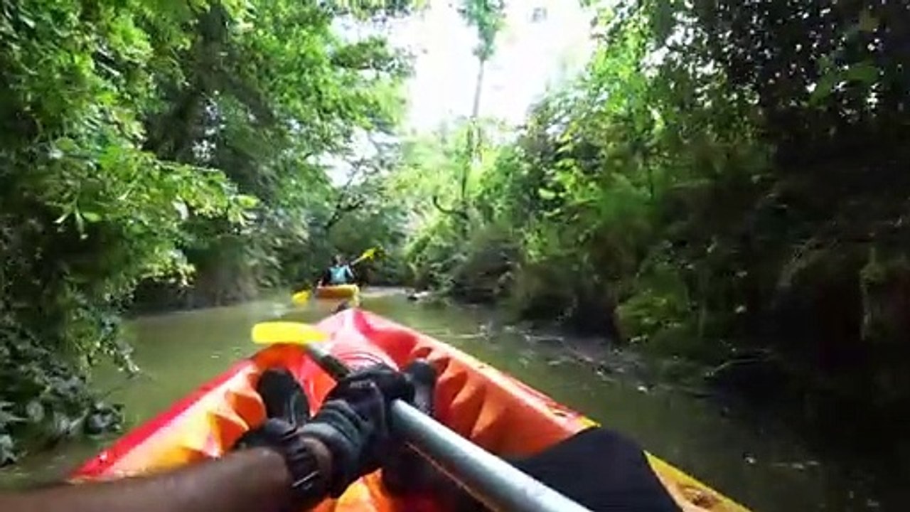 Kayak dans le camping la Pinède à Excenevex.