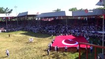 Kırkpınar'da dev Türk bayrağı açıldı