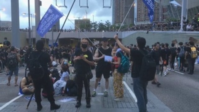 Decenas de miles de hongkoneses arrancan nueva marcha contra ley extradición