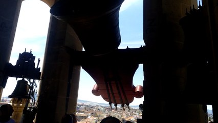 La campana más antigua de la Catedral de Pamplona recibe un homenaje por sus 500 años