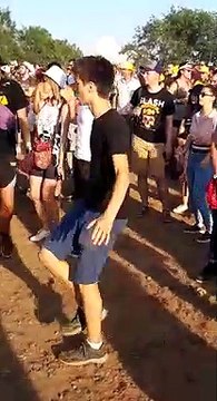 Eurockeennes : Pablo, adepte des Stray Cats: Non pas besoin d avoir plus de 50 ans pour écouter du rock n roll