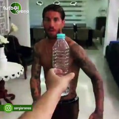 Ramos, #BottleCapChallenge akımına diliyle katıldı