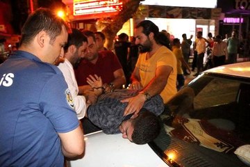 Adıyaman'da yemek yiyen kadını taciz ettiği iddia edilen Suriyeliler ile Türk vatandaşları arasında kavga çıktı!