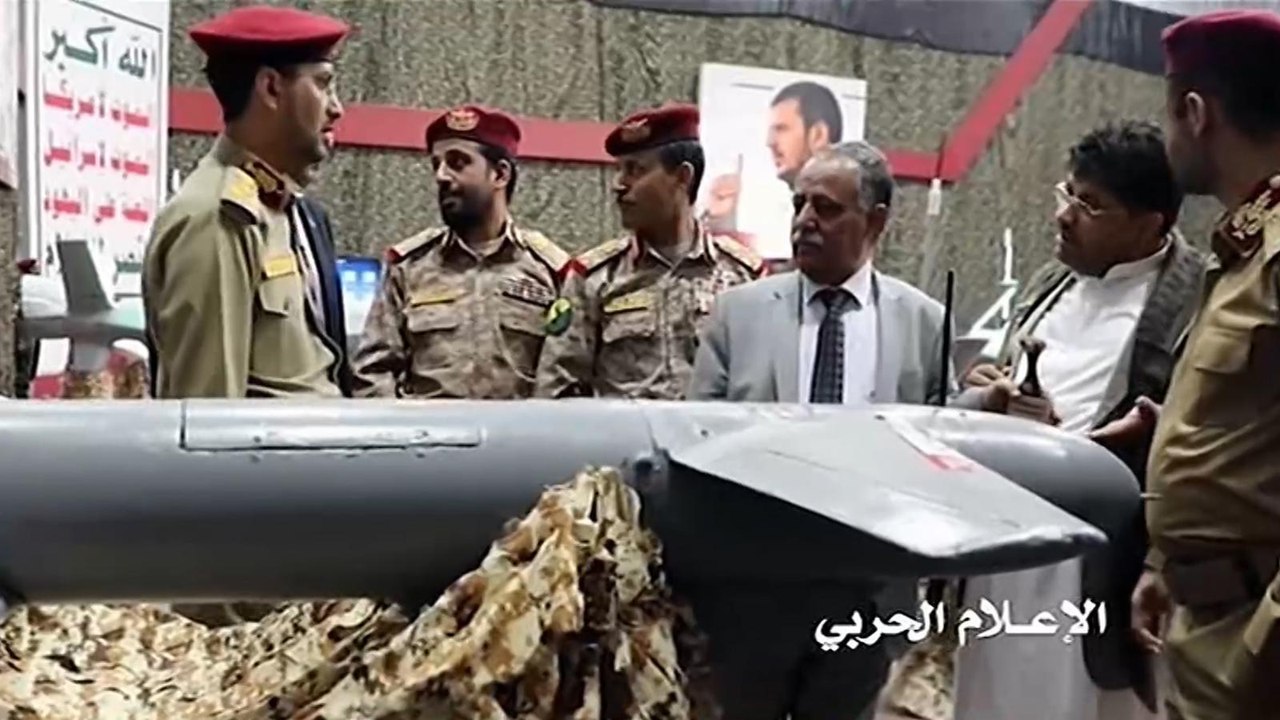 الحوثيون يعلنون إنتاج أسلحة جديدة متقدمة بـ"أياد يمنية"