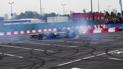 Road Show Renault F1, Anthoine Hubert at the wheel, Disneyland Paris, 07-04-2019