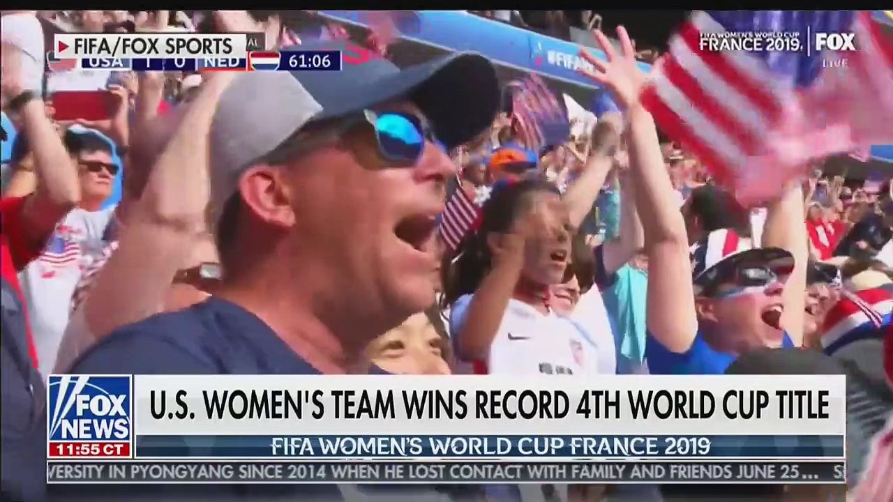 Incidents lors d'un direct avec la France cette nuit sur la chaîne Fox News lorsque les clients d'un bar se mettent à chanter "Fuck Trump"