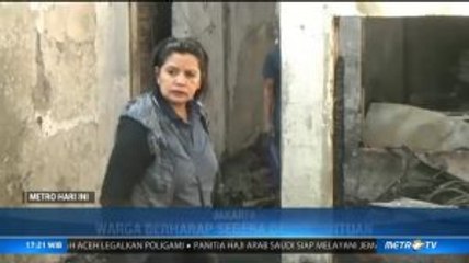 Korban Kebakaran Jatinegara Selamatkan Sisa Barang