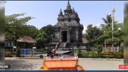 Sensasi Keliling Magelang Menggunakan Mobil Antik