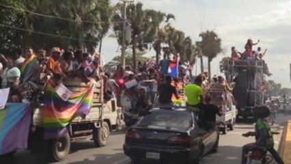 Una caravana arcoíris recorre Santo Domingo por derechos del colectivo LGTB