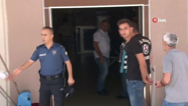 Pendik'te hamile kadına ve eşine trafikte dehşet yaşatan maganda ifade vermek üzere avukatıyla beraber Pendik Merkez Polis Amirliğine geldi.
