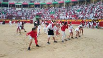 El 'flashmob' que ha puesto a bailar a l Pplaza de Toros de Pamplona en la espera del segundo encierro.