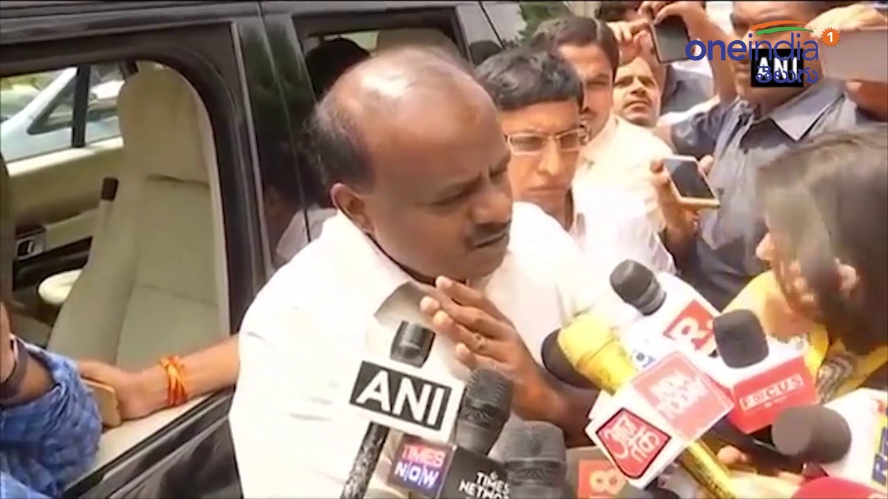రసవత్తరంగా మారిన కర్నాటక రాజకీయం || JDS MLAs To Meet At Noon In Bengaluru || Oneindia Telugu