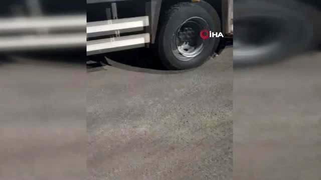 Tuzla'da polis ekipleri arbedeyi önlemek için havaya ateş açtığı anlar kamerada