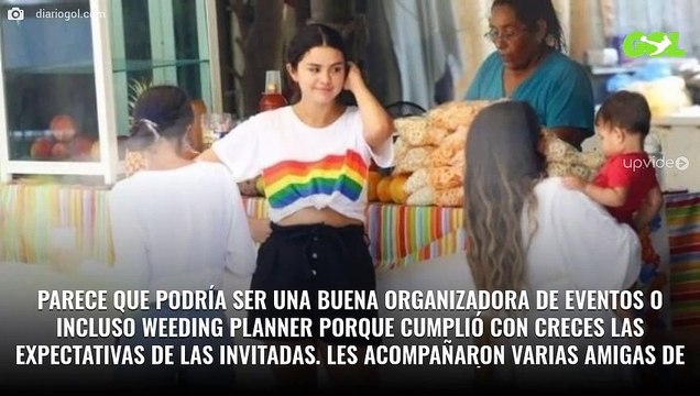 ¡Insultan a Selena Gómez! Y es por esta foto en bañador blanco (y tiene horas)