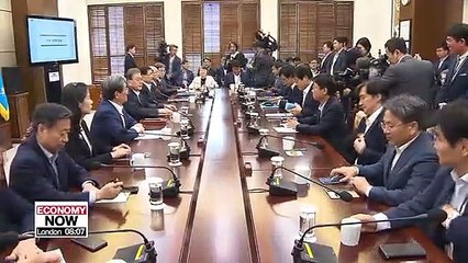 Télécharger la video: Pres. Moon says he will not sit back and watch S. Korean firms suffer from Japan's export curbs